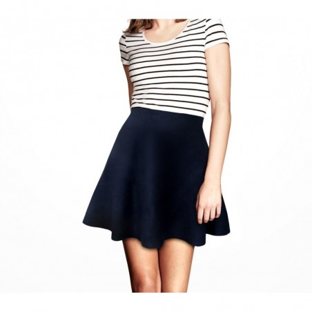 61520  Jupe taille haute en simili cuir noir avec poches latérales