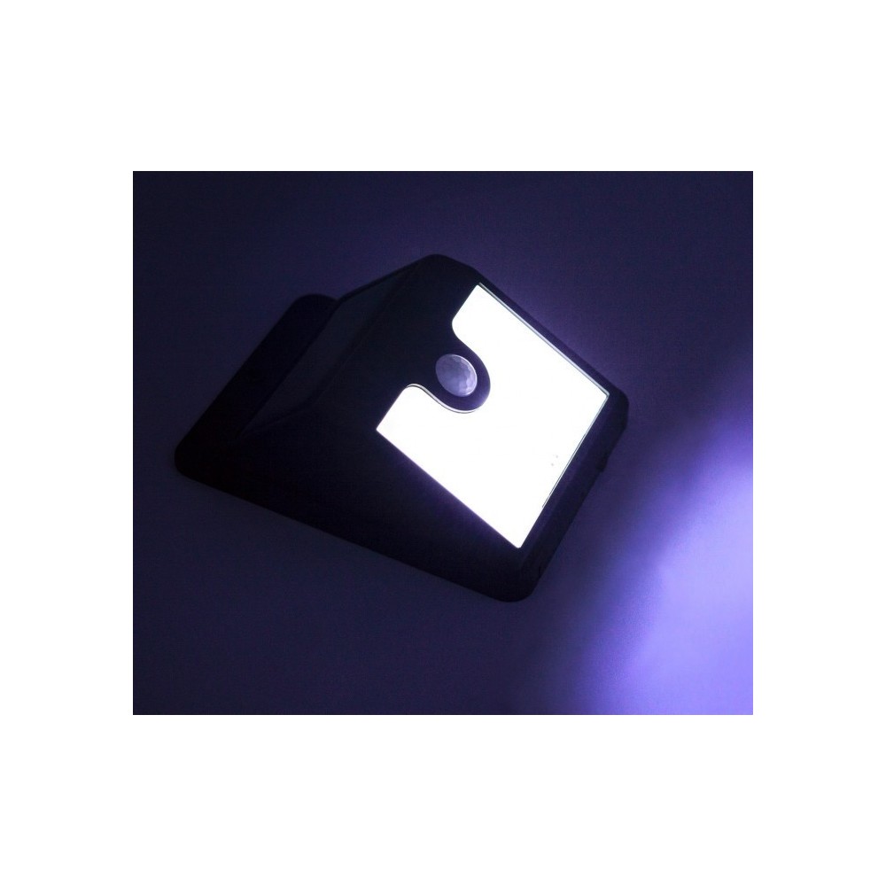 Lampe à énergie solaire 8 LED   SUPER BRIGHT capteur de mouvement et crépuscule