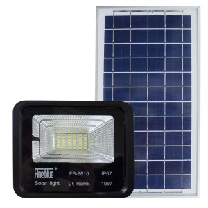 Projecteur led avec charge solaire 10W étanche IP67...