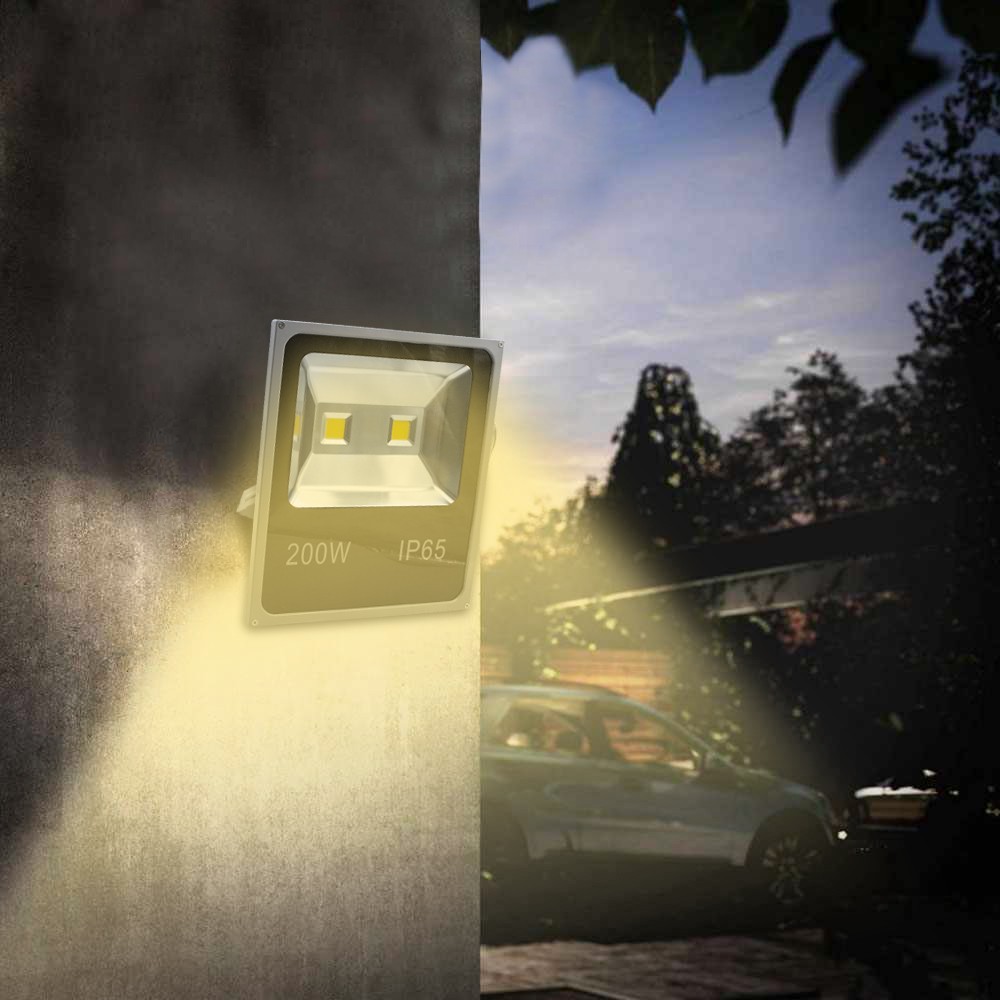 Phare LED 200W Lumière chaude pour extérieur...