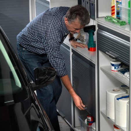 Armoire en PVC avec volet roulant et deux étagères, idéale pour garage ou bureau