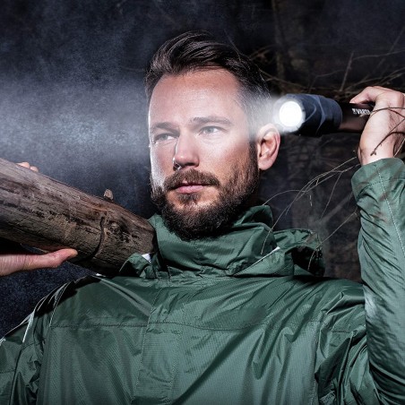 Lampe torche de poche VARTA LED indestructible F30 Pro avec 6 piles AA