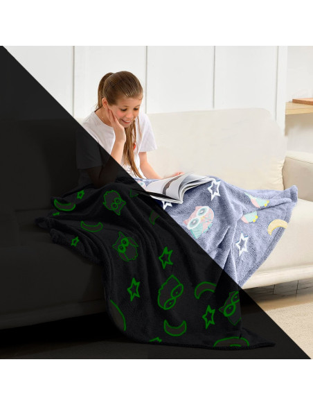 Doudou magique polaire bleu hiboux et étoiles fluo 170x120